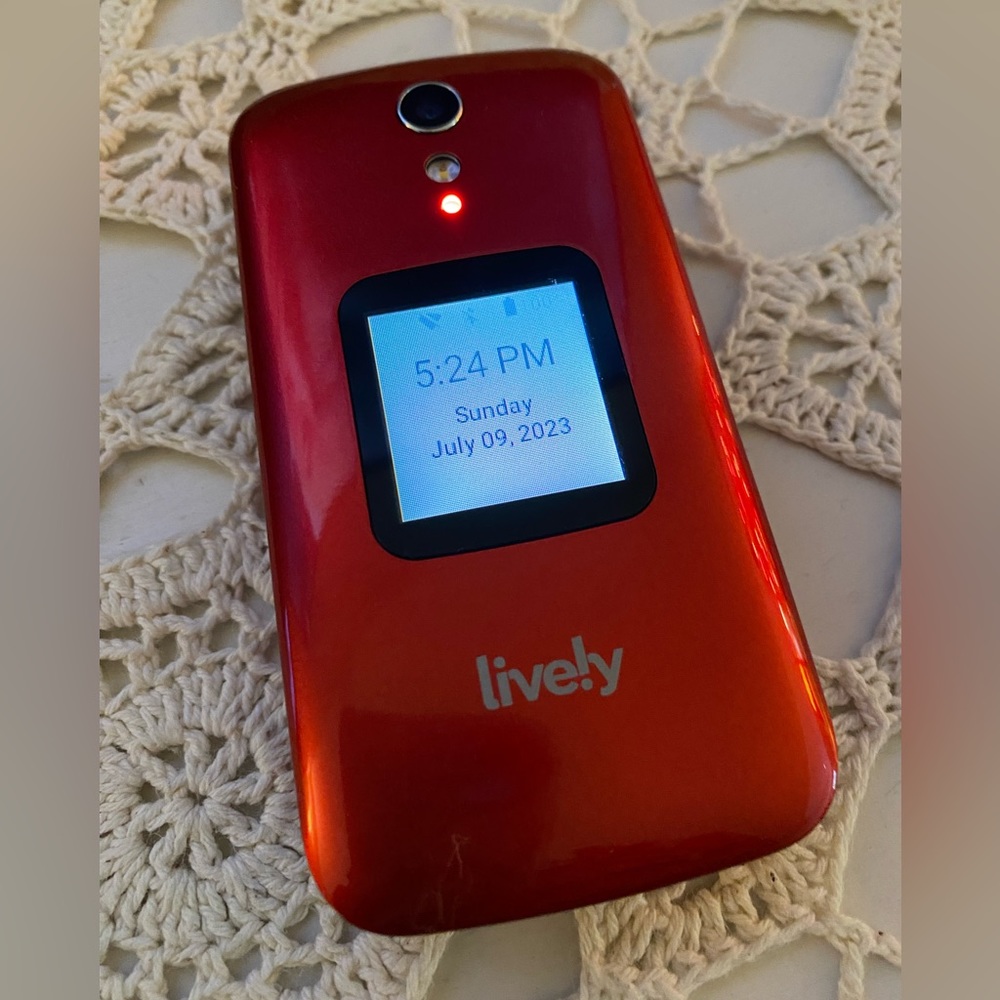 Red Lively Jitterbug Flip 2 Cellphone- Like New- Used 1 Month